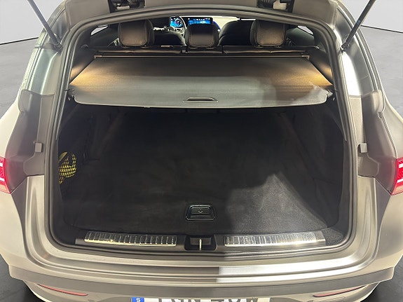 Mercedes-Benz EQC400 12 of 22