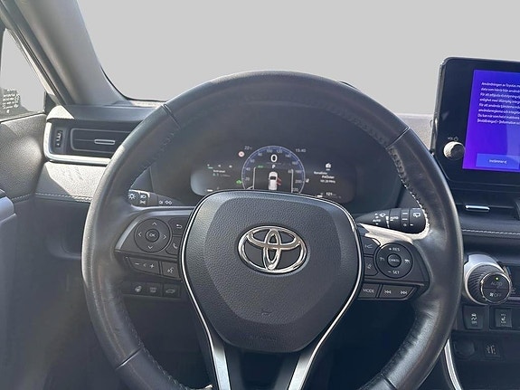 Toyota RAV4 9 of 12