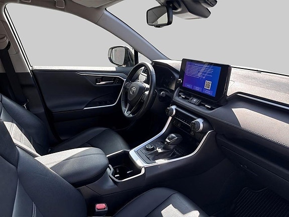 Toyota RAV4 6 of 12