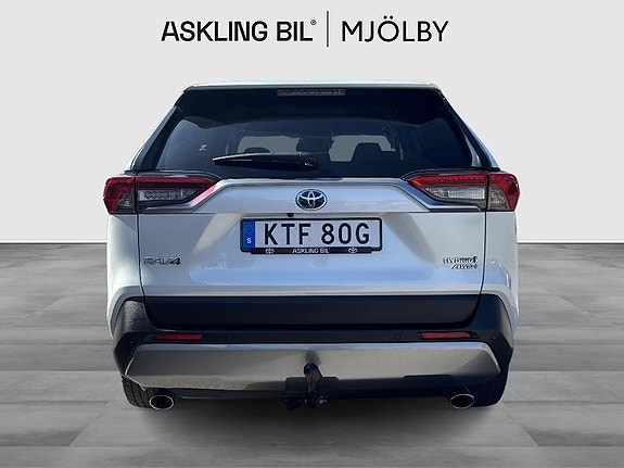 Toyota RAV4 4 of 12