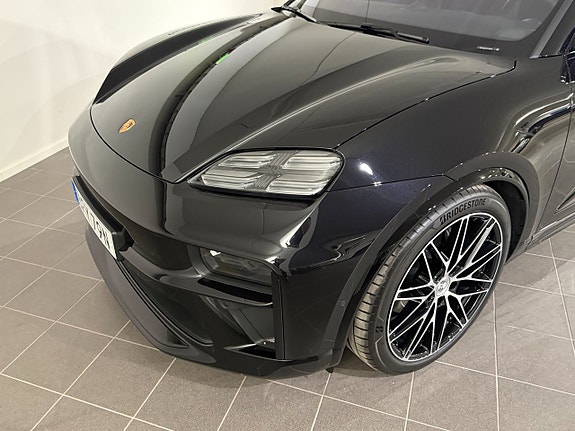 Porsche Macan 4 17 of 17