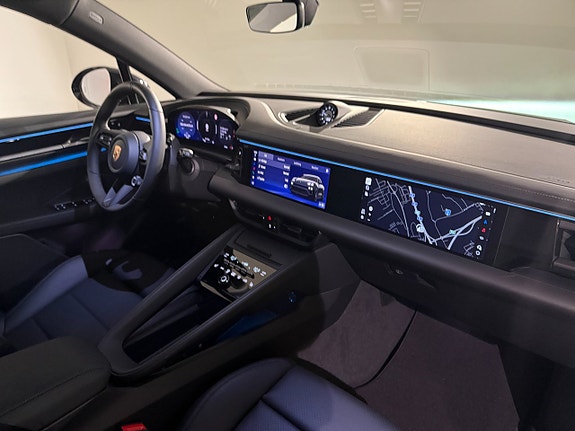Porsche Macan 4 5 of 17