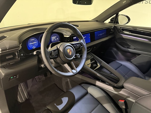 Porsche Macan 4 13 of 17