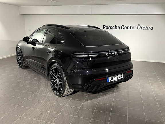 Porsche Macan 4 9 of 17