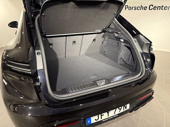 Porsche Macan 4 10 of 17
