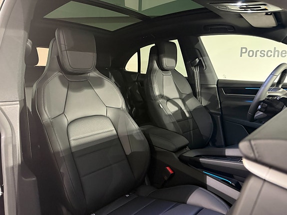Porsche Macan 4 6 of 17