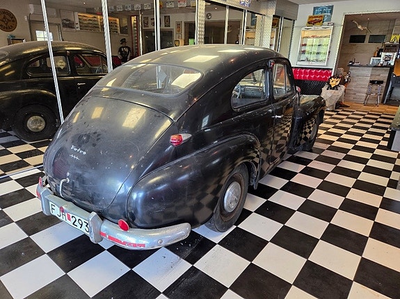 Volvo PV 3 of 5