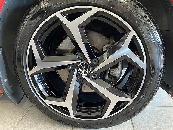 Volkswagen Passat 12 of 13
