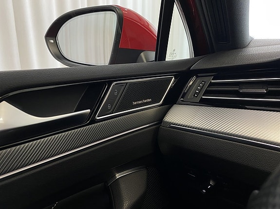 Volkswagen Passat 9 of 13