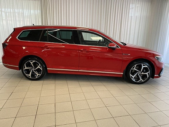 Volkswagen Passat 2 of 13
