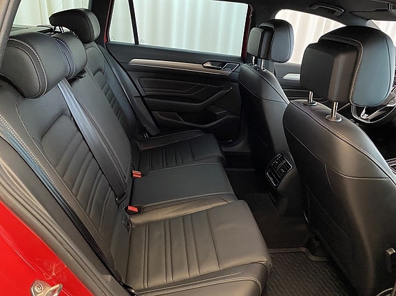 Volkswagen Passat 4 of 13