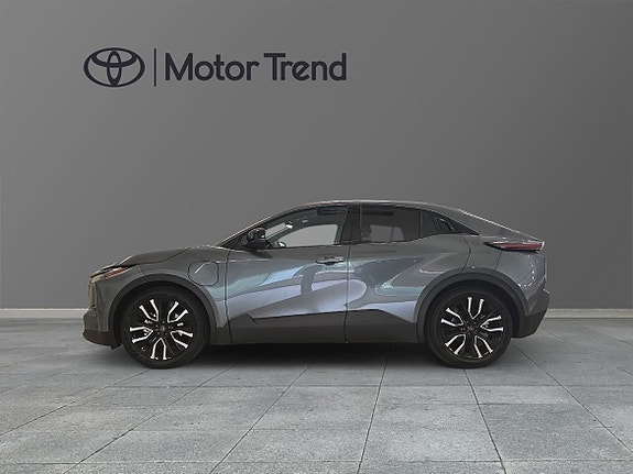 Toyota C-HR 3 of 11