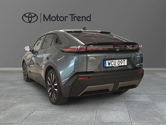 Toyota C-HR 2 of 11