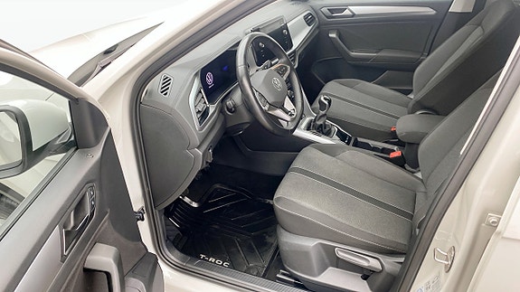Volkswagen T-Roc 8 of 13