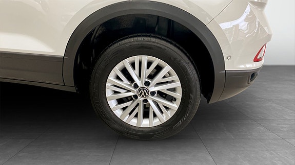 Volkswagen T-Roc 6 of 13