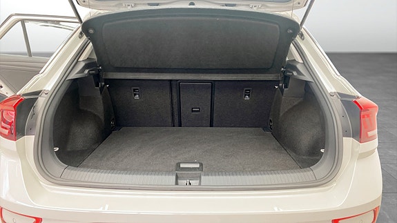 Volkswagen T-Roc 12 of 13