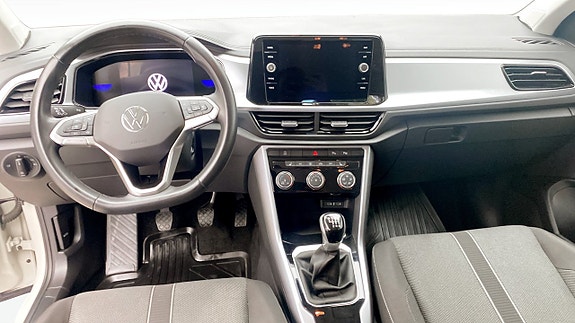 Volkswagen T-Roc 10 of 13