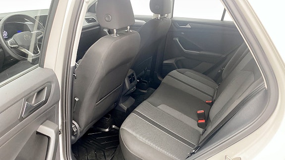 Volkswagen T-Roc 11 of 13