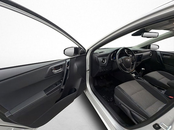 Toyota Auris 11 of 28