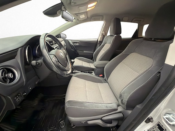 Toyota Auris 12 of 28