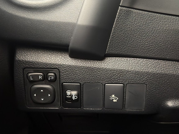 Toyota Auris 28 of 28