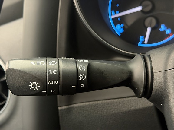 Toyota Auris 27 of 28