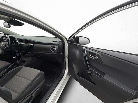 Toyota Auris 15 of 28