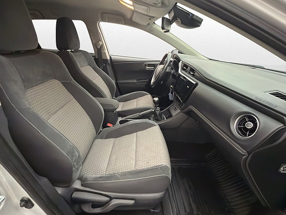 Toyota Auris 14 of 28
