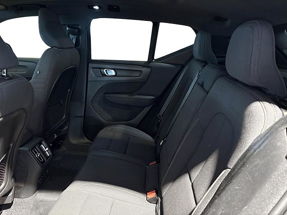 Volvo EX40 7 of 18
