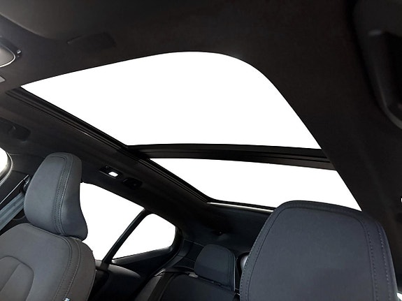 Volvo EX40 15 of 18
