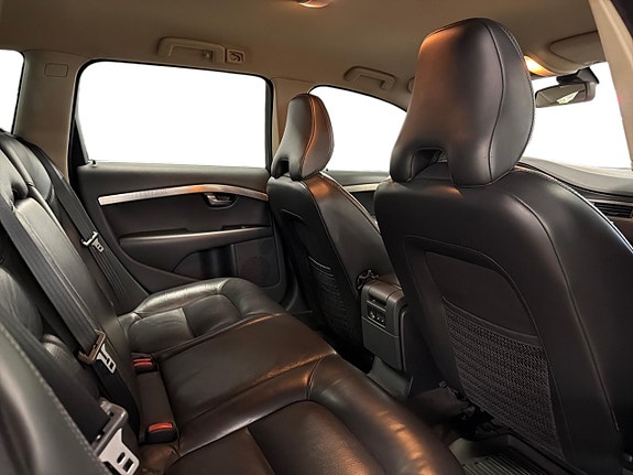 Volvo XC70 11 of 17