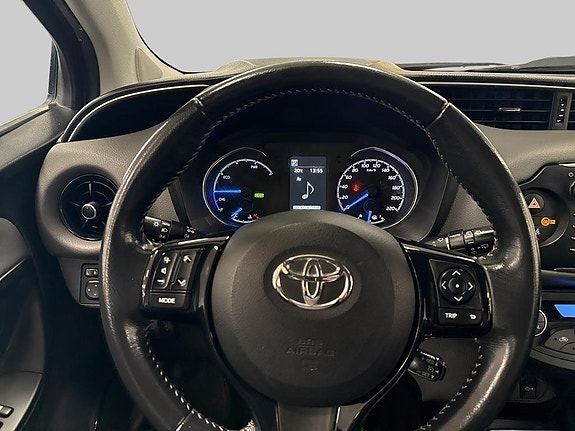 Toyota Yaris 9 of 10