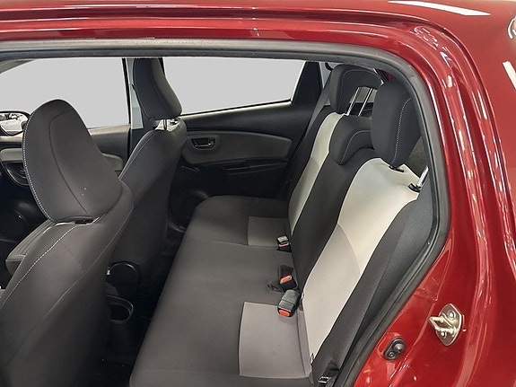 Toyota Yaris 7 of 10