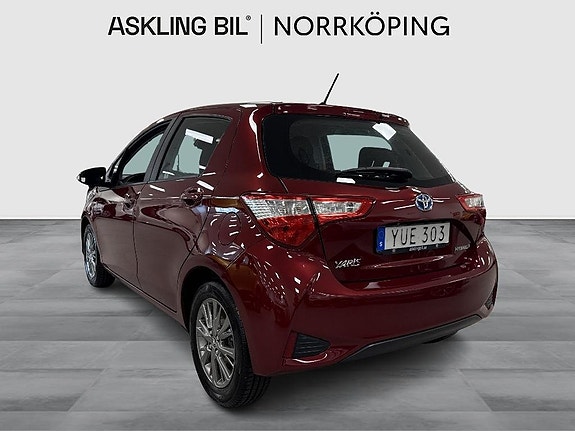 Toyota Yaris 2 of 10