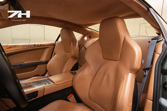 Aston Martin DB9 16 of 19
