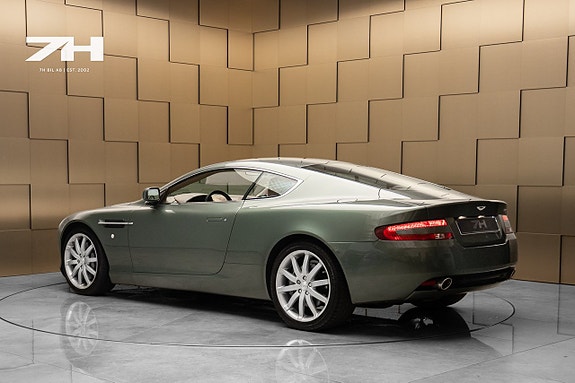 Aston Martin DB9 4 of 19