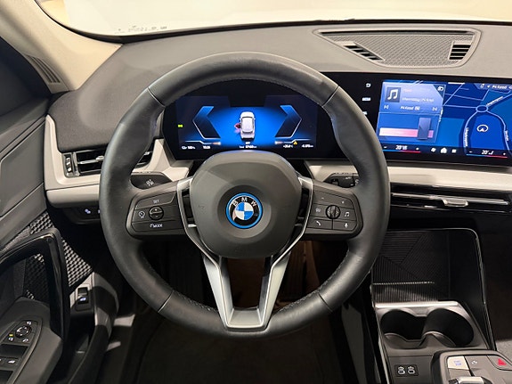 BMW iX1 7 of 10