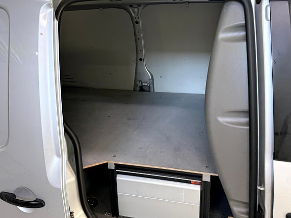 Volkswagen Caddy Maxi 11 of 12