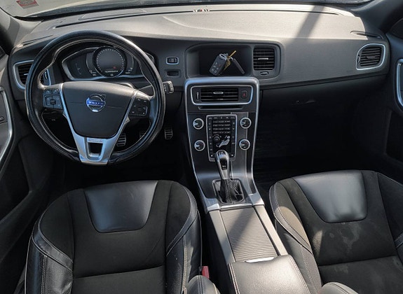 Volvo V60 3 of 5
