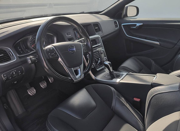 Volvo V60 2 of 5