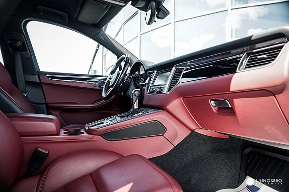 Porsche Macan S 22 of 24