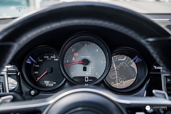 Porsche Macan S 19 of 24