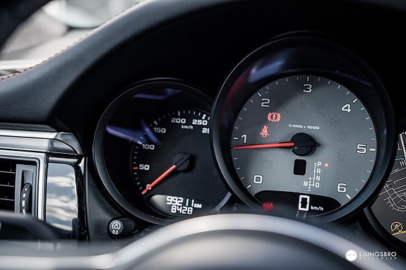 Porsche Macan S 18 of 24