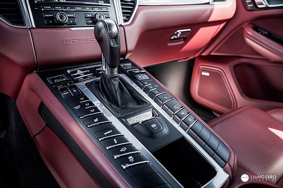 Porsche Macan S 13 of 24