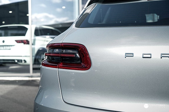 Porsche Macan S 3 of 24