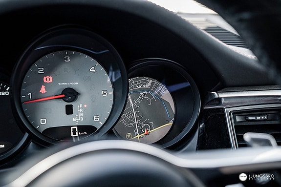 Porsche Macan S 17 of 24