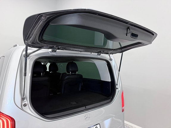 Mercedes-Benz V220 8 of 30