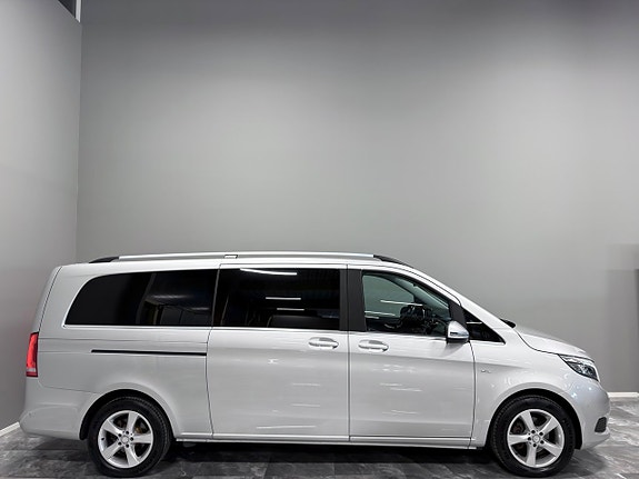 Mercedes-Benz V220 10 of 30