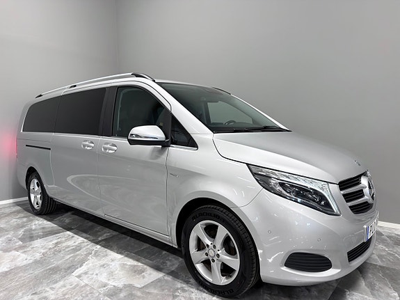 Mercedes-Benz V220 11 of 30
