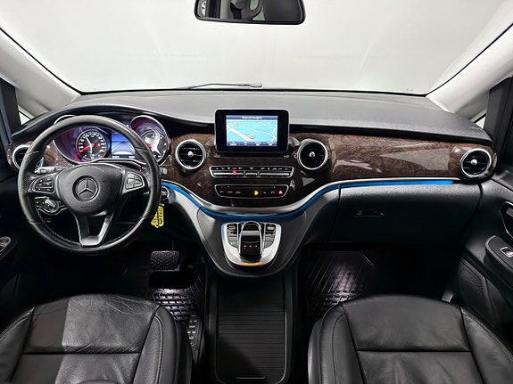Mercedes-Benz V220 17 of 30